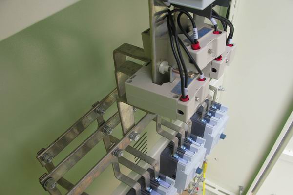 巫溪配电柜-应急照明配电柜使用对工作人员的具